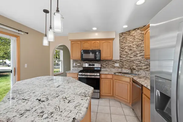 3110 Reflection DR, Naperville, IL 60564
