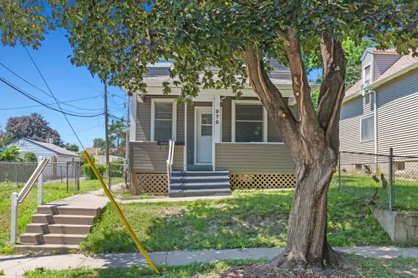 979 Victoria ST N, Saint Paul, MN 55103