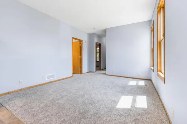 979 Victoria ST N, Saint Paul, MN 55103