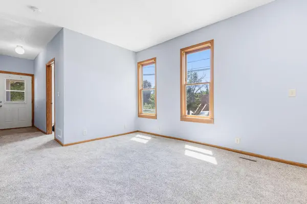 979 Victoria ST N, Saint Paul, MN 55103