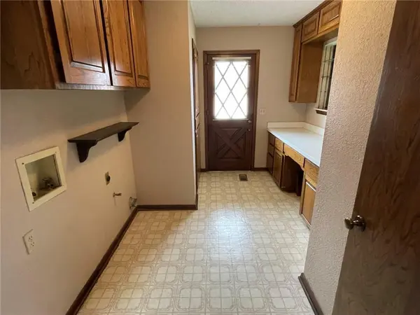 1913 Edinburg DR, Yukon, OK 73099