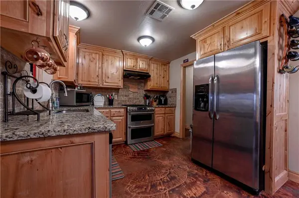 632 SW 8th ST, Moore, OK 73160