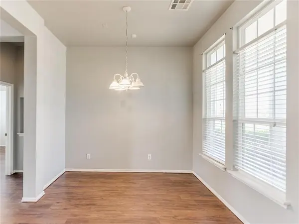 2208 SE 7th ST, Moore, OK 73160