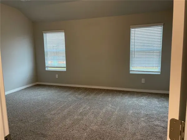 11628 SW 40th ST, Oklahoma City, OK 73064