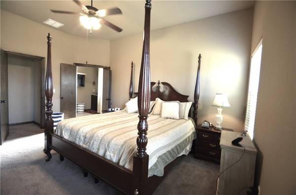 11037 NW 7th ST, Yukon, OK 73099