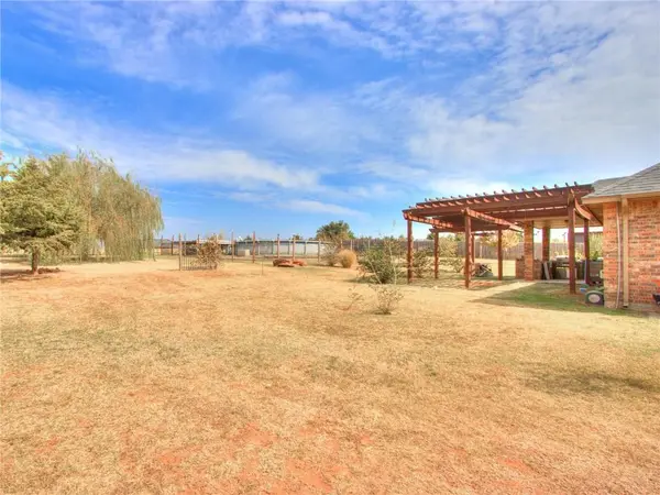5758 Hillside DR, Guthrie, OK 73044