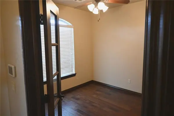 2324 Coles Creek LN, Yukon, OK 73099