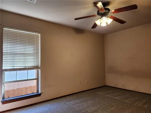 9100 Sue Anthony LN, Yukon, OK 73099