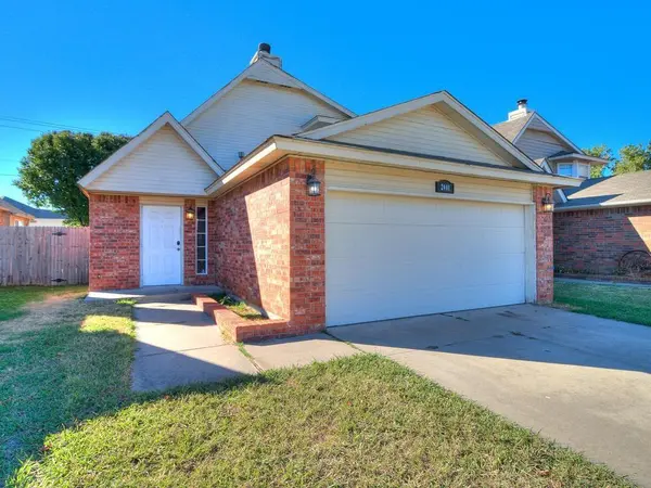 2401 Lakecrest ST, Moore, OK 73170