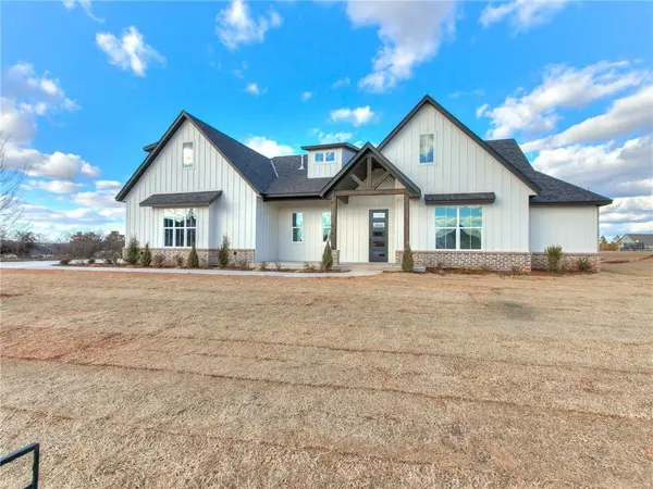 10060 Oakwood DR, Edmond, OK 73025