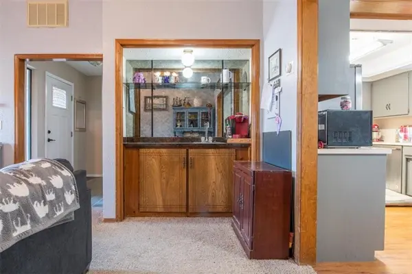 1717 Crest CIR, Midwest City, OK 73130