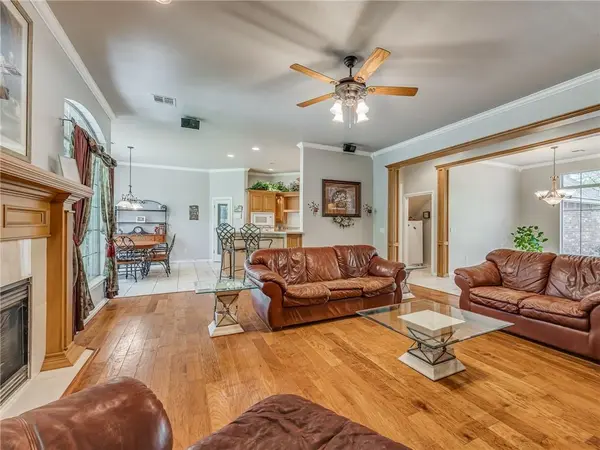 2313 Forest Road CIR, Norman, OK 73026
