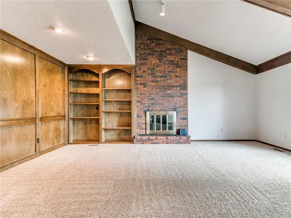 704 N Briarcliff DR, Moore, OK 73170