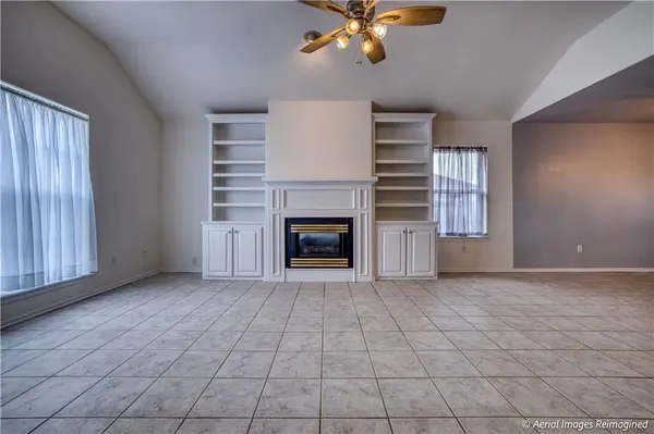 709 Crosswind DR, Purcell, OK 73080