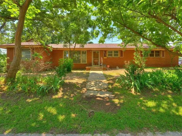 2807 N College AVE, Bethany, OK 73008