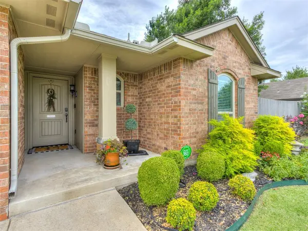9932 Fairfax TER, Yukon, OK 73099