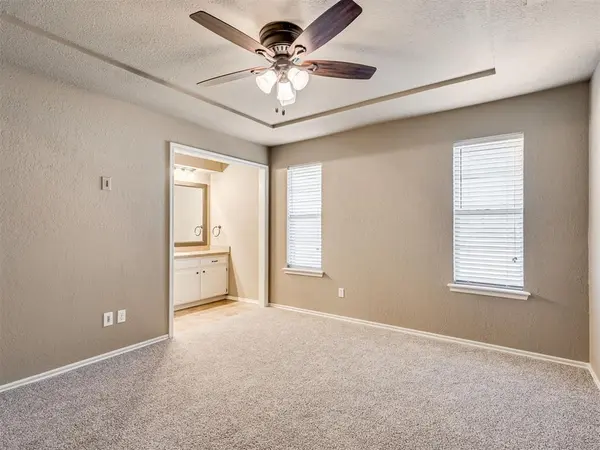 1332 W Cedarbrook LN, Moore, OK 73170