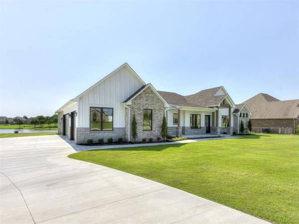 960 Sterling DR, Choctaw, OK 73020