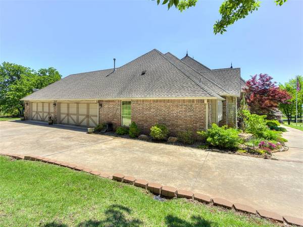 4820 Old School House RD, Choctaw, OK 73020