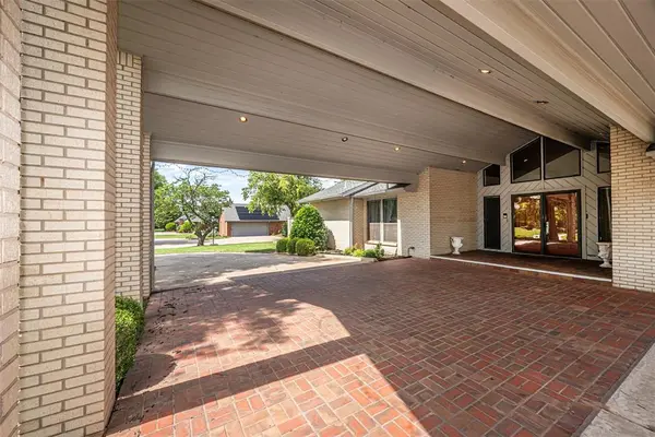 813 Glenlake DR, Edmond, OK 73013