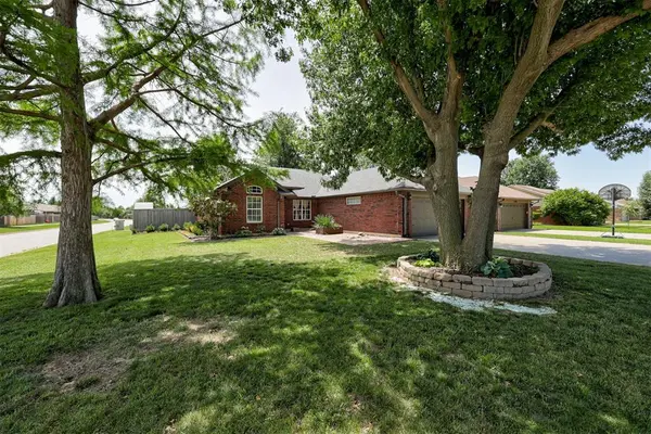 12400 SW 4th ST, Yukon, OK 73099