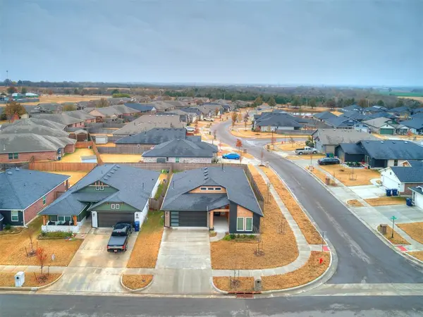 1212 SW 162nd ST, Moore, OK 73170