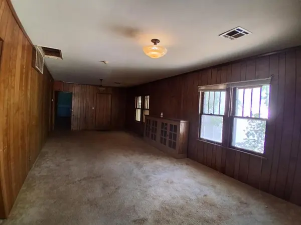 202 S Center AVE, Shawnee, OK 74801