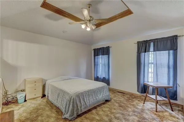1113 NE 8th ST, Moore, OK 73160