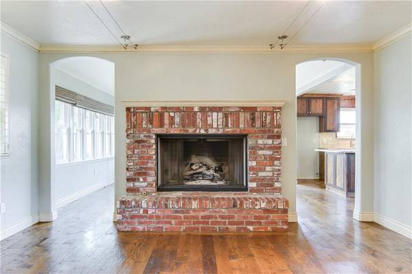 2808 Kerry LN, The Village, OK 73120
