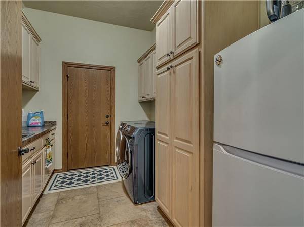 237 N Oaks RD, Harrah, OK 73045