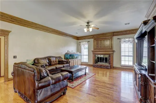 2825 SW 107th ST, Oklahoma City, OK 73170