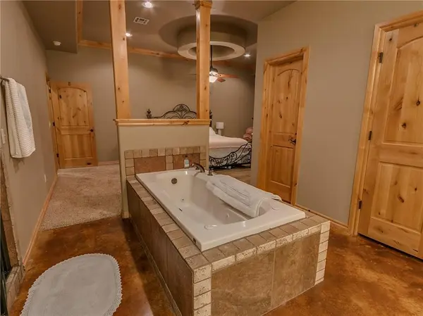 1551 N Morgan RD, Mustang, OK 73064