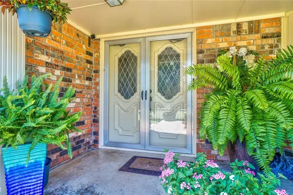 1200 Whispering Oaks RD, Tecumseh, OK 74873