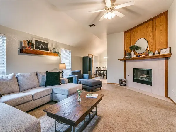 1004 SW 23rd ST, Moore, OK 73170
