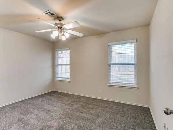 4016 Queens DR, Moore, OK 73160