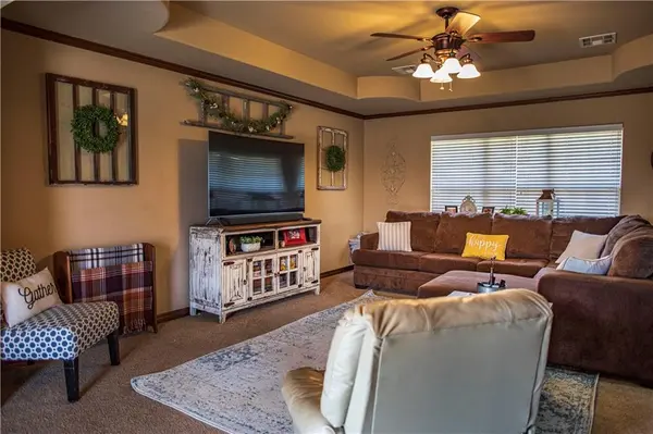 2801 Spencer LN, Choctaw, OK 73020