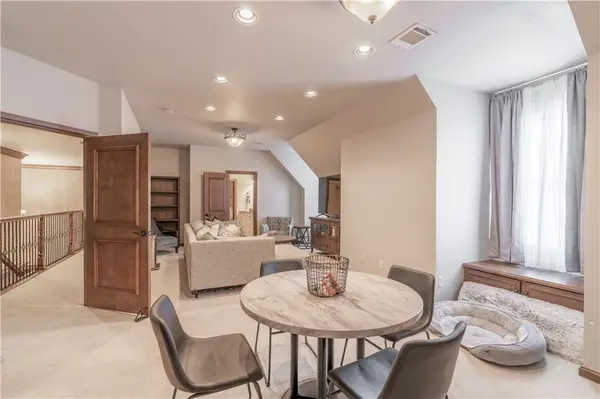 2017 Woodcrest LN, Edmond, OK 73034