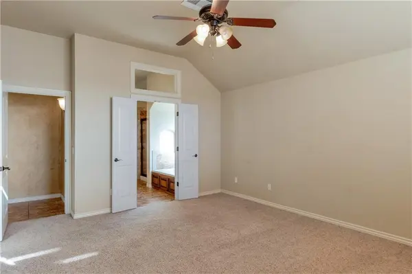 905 Kelsi DR, Moore, OK 73160