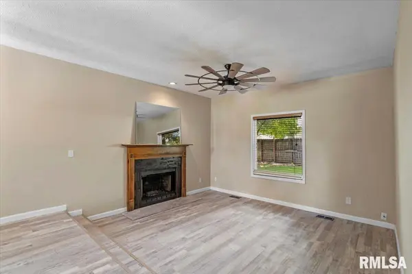 108 N ROSE DR, Auburn, IL 62615-0000