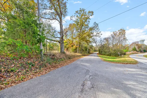 1402 Moore Lane, Southside, TN 37171