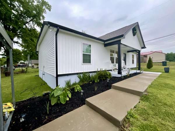 2718 Driftwood Dr, Springfield, TN 37172