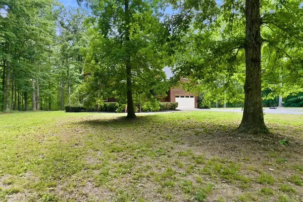957 Ford Rd, White Bluff, TN 37187