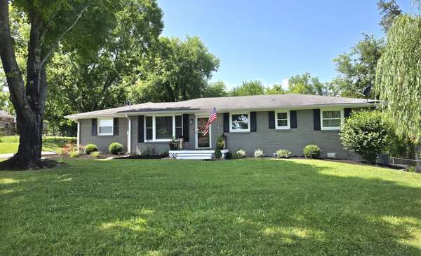 210 Elnora Ct, Hendersonville, TN 37075