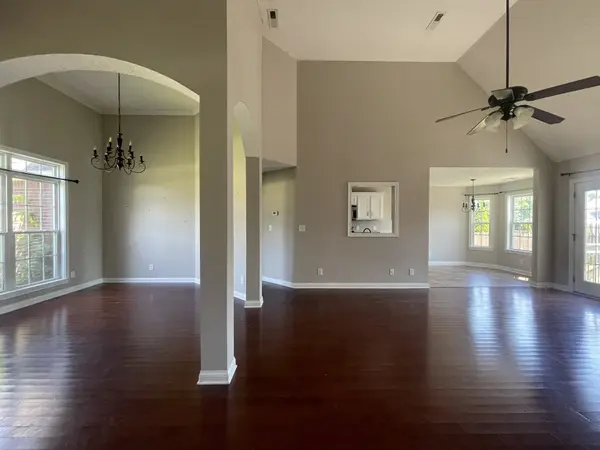 724 Cavalier Dr, Clarksville, TN 37040