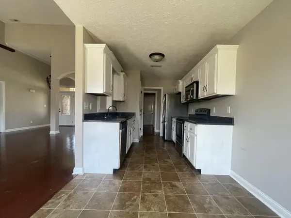 724 Cavalier Dr, Clarksville, TN 37040