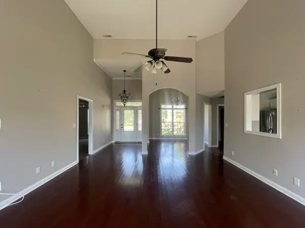 724 Cavalier Dr, Clarksville, TN 37040