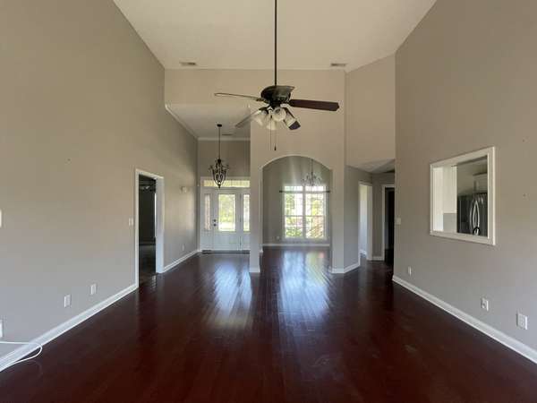 724 Cavalier Dr, Clarksville, TN 37040