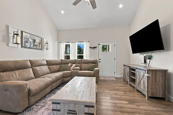 865 Hafner Rd, Charlotte, TN 37036