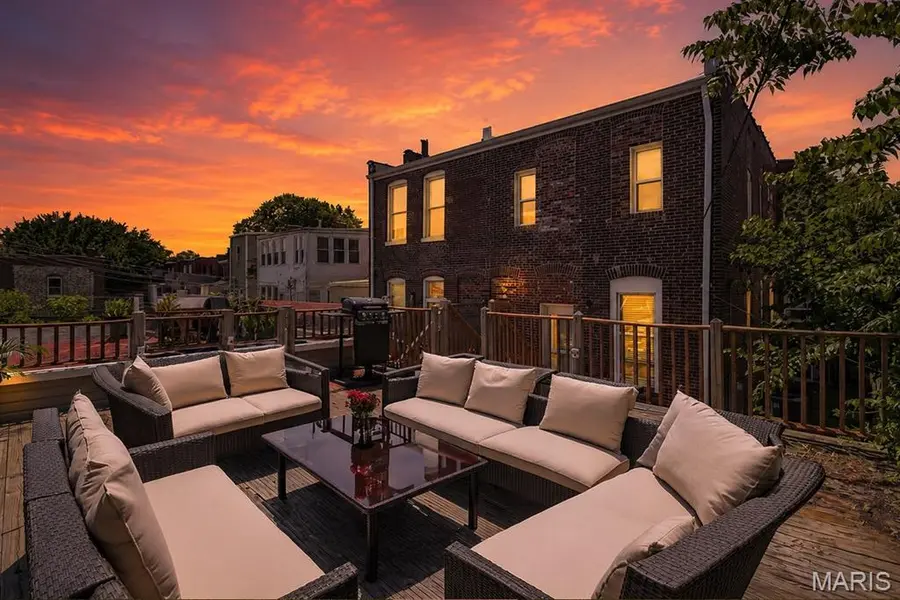 4033 Cleveland AVE, St Louis, MO 63110
