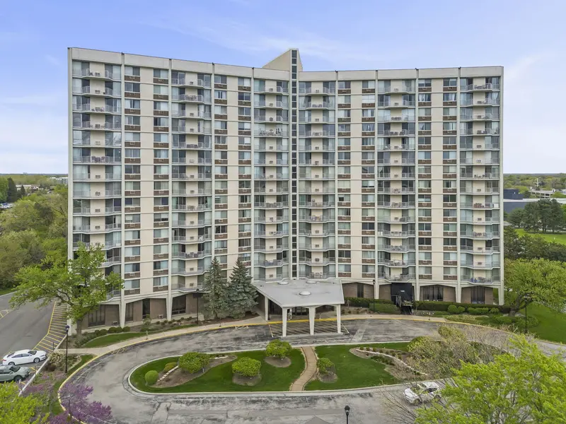 40 N Tower RD #14L, Oak Brook, IL 60523